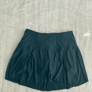 Lululemon - tennis skirt - size 6T